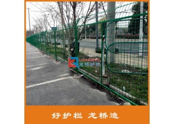 江苏高速公路护栏网厂 公路隔离防护网 浸塑绿色钢丝网围栏价格